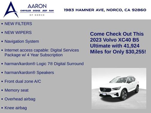 2023 Volvo XC40 B5 Ultimate Dark Theme