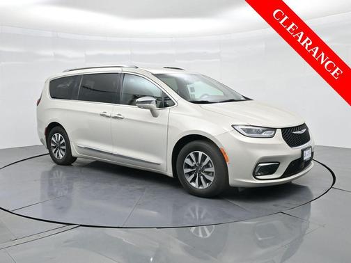 Luxury White Pearlcoat 2021 Chrysler Pacifica Hybrid Limited