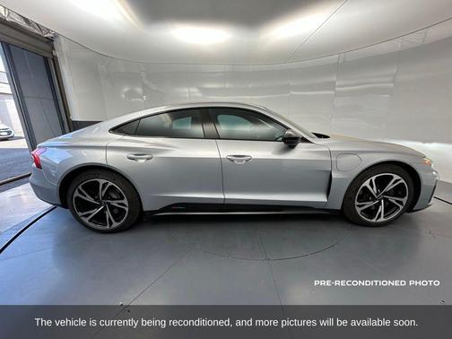 2024 Audi e-tron GT Premium Plus quattro