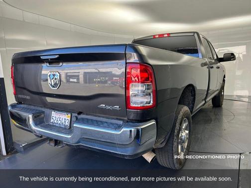 2020 RAM 2500 Big Horn Crew Cab 4X4 8' Box