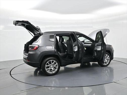 2024 Jeep Compass Latitude Lux