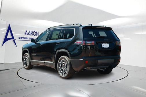 Diamond Black Crystal Pearlcoat 2026 Jeep Cherokee Laredo