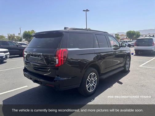 Black Metallic 2025 Ford Expedition Active