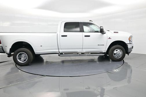 2024 RAM 3500 Big Horn Crew Cab 4x4 8' Box