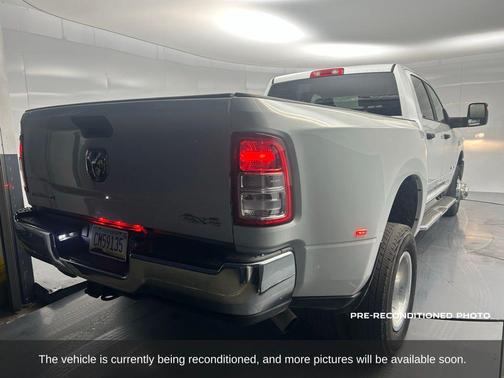 2024 RAM 3500 Big Horn Crew Cab 4x4 8' Box