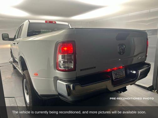 2024 RAM 3500 Big Horn Crew Cab 4x4 8' Box