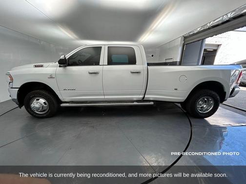 2022 RAM 3500 Tradesman Crew Cab 4x4 8' Box