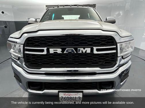 2022 RAM 3500 Tradesman Crew Cab 4x4 8' Box