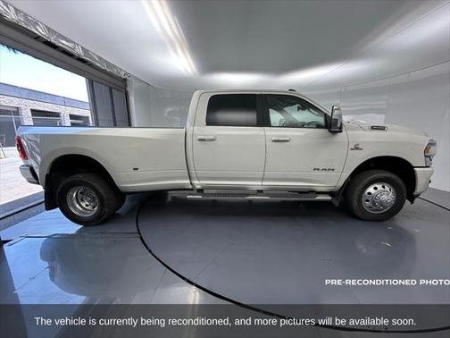 2024 RAM 3500 Laramie Crew Cab 4x4 8' Box