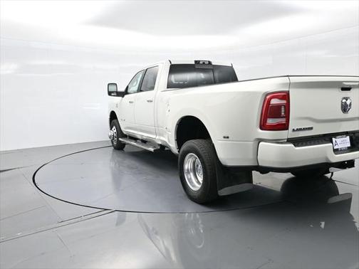 2024 RAM 3500 Laramie Crew Cab 4x4 8' Box