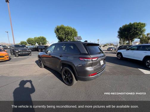 Baltic Gray Metallic Clearcoat 2023 Jeep Grand Cherokee Altitude