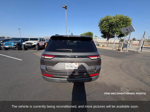 Baltic Gray Metallic Clearcoat 2023 Jeep Grand Cherokee Altitude