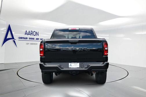 Diamond Black Crystal Pearlcoat 2026 RAM 1500 Express