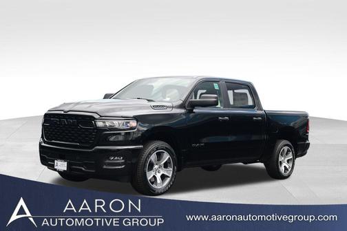 Diamond Black Crystal Pearlcoat 2026 RAM 1500 Express