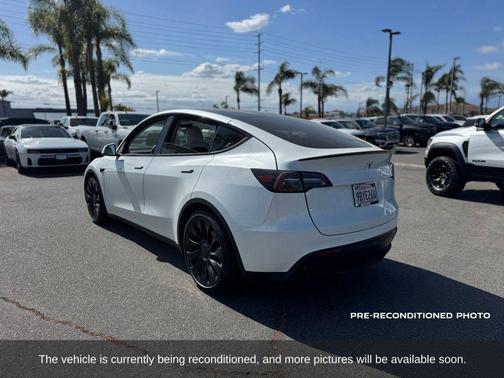 Pearl White Multi-Coat 2022 Tesla Model Y Performance Dual Motor All-Wheel Drive