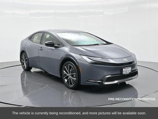 2025 Toyota Prius XLE