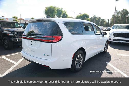 2023 Chrysler Pacifica Hybrid Touring L
