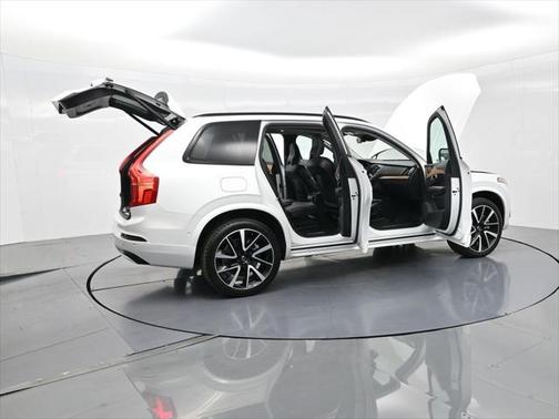 2023 Volvo XC90 Recharge Plug-In Hybrid T8 Plus Dark Theme 7-Seater