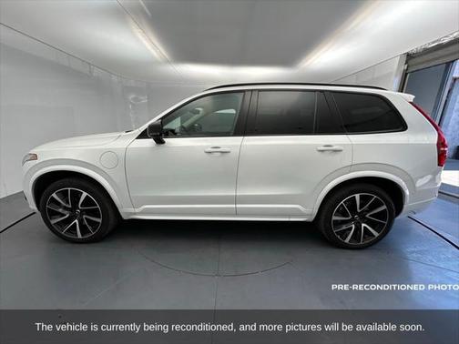 2023 Volvo XC90 Recharge Plug-In Hybrid T8 Plus Dark Theme 7-Seater