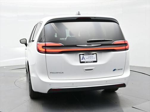 2025 Chrysler Pacifica Hybrid Select