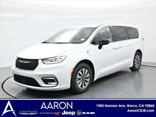 2025 Chrysler Pacifica Hybrid Select
