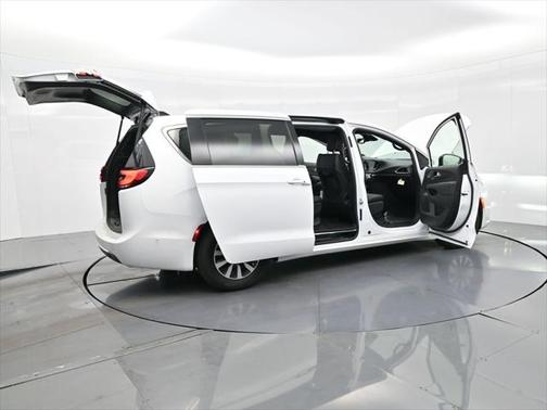 2025 Chrysler Pacifica Hybrid Select