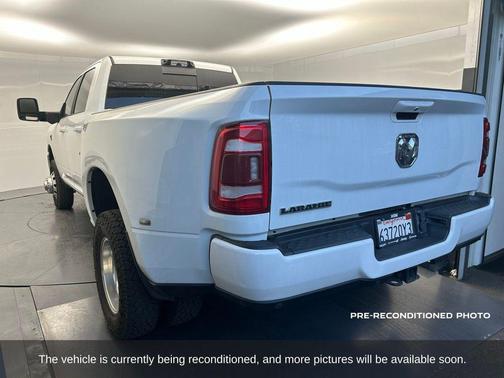 2024 RAM 3500 Laramie Crew Cab 4x4 8' Box