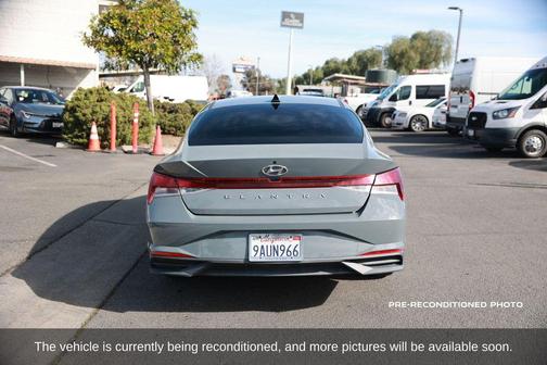 2022 Hyundai ELANTRA SE