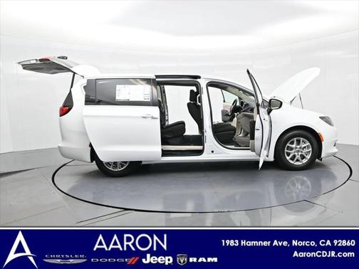 2022 Chrysler Voyager LX