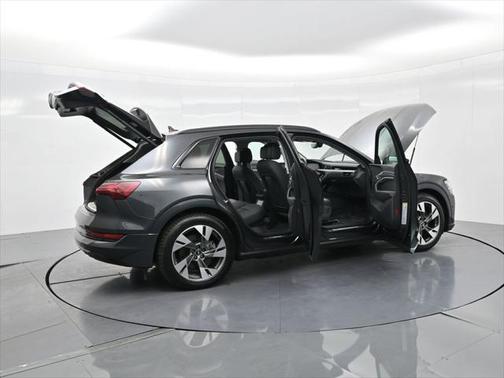 2021 Audi e-tron Premium