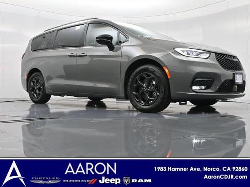 2025 Chrysler Pacifica Hybrid Premium S Appearance Pkg