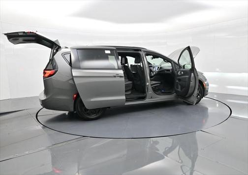 2025 Chrysler Pacifica Hybrid Premium S Appearance Pkg