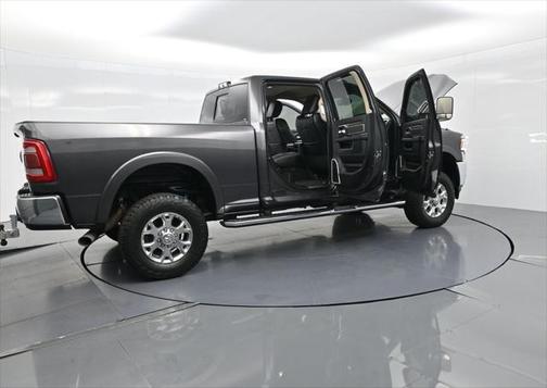 2020 RAM 2500 Laramie Crew Cab 4X4 6'4' Box