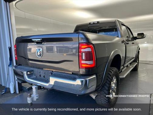 2020 RAM 2500 Laramie Crew Cab 4X4 6'4' Box