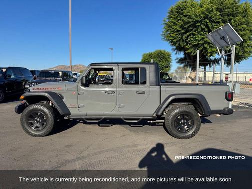 Sting-Gray Clearcoat 2022 Jeep Gladiator Mojave 4x4