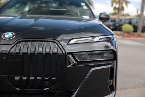 Black Sapphire Metallic 2023 BMW 760 i xDrive