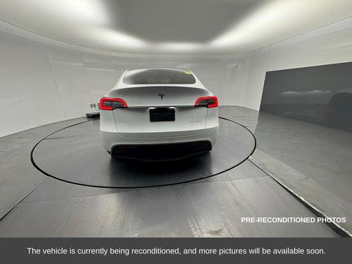 2022 Tesla Model Y Long Range Dual Motor All-Wheel Drive