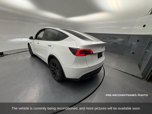 2022 Tesla Model Y Long Range Dual Motor All-Wheel Drive