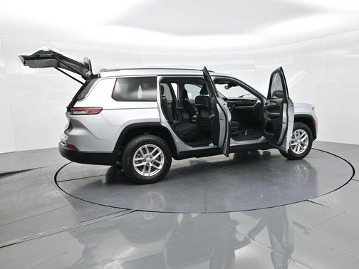 2022 Jeep Grand Cherokee L Laredo