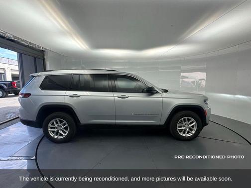 2022 Jeep Grand Cherokee L Laredo