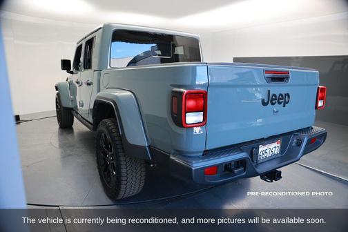 2024 Jeep Gladiator Sport