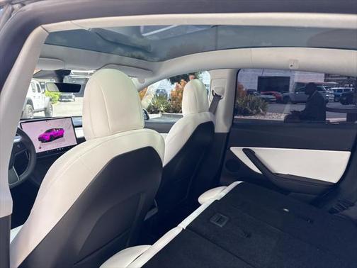 2022 Tesla Model Y Long Range Dual Motor All-Wheel Drive