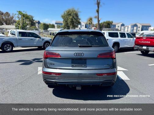 Daytona Gray Pearl Effect 2024 Audi Q5 e 55 S line Prestige