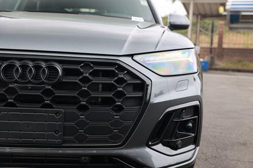 Daytona Gray Pearl Effect 2024 Audi Q5 e 55 S line Prestige