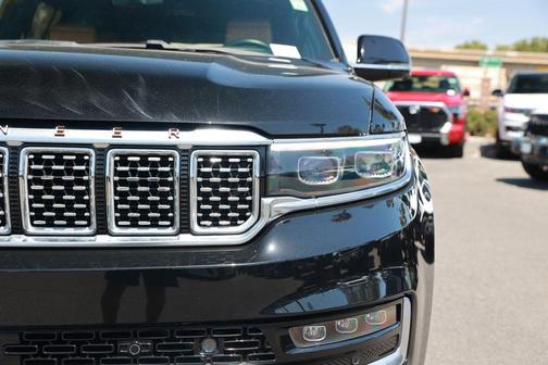 Diamond Black Crystal Pearlcoat 2022 Jeep Grand Wagoneer Series III 4x4