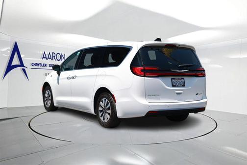 Bright White Clearcoat 2024 Chrysler Pacifica Hybrid Select