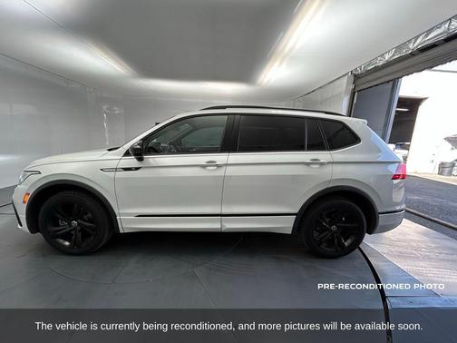 2023 Volkswagen Tiguan 2.0T SE R-Line Black