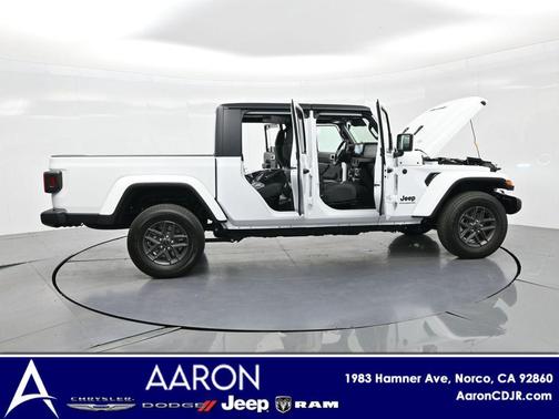 2025 Jeep Gladiator Sport S