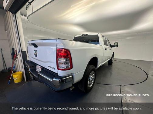 2024 RAM 2500 Tradesman Crew Cab 4x4 6'4' Box
