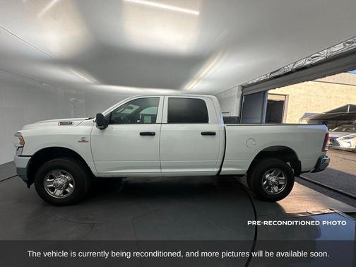 2024 RAM 2500 Tradesman Crew Cab 4x4 6'4' Box